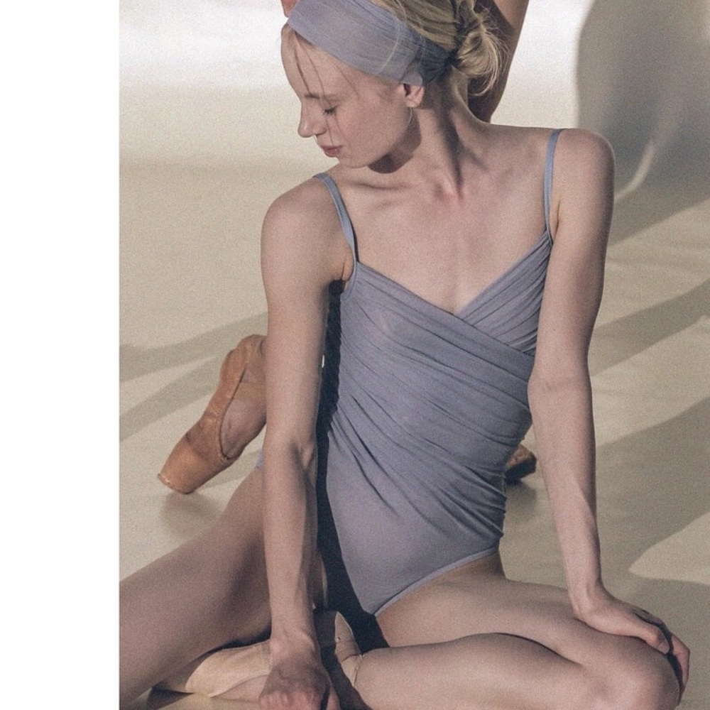Just A corpse Gres cache coeur draped leotard